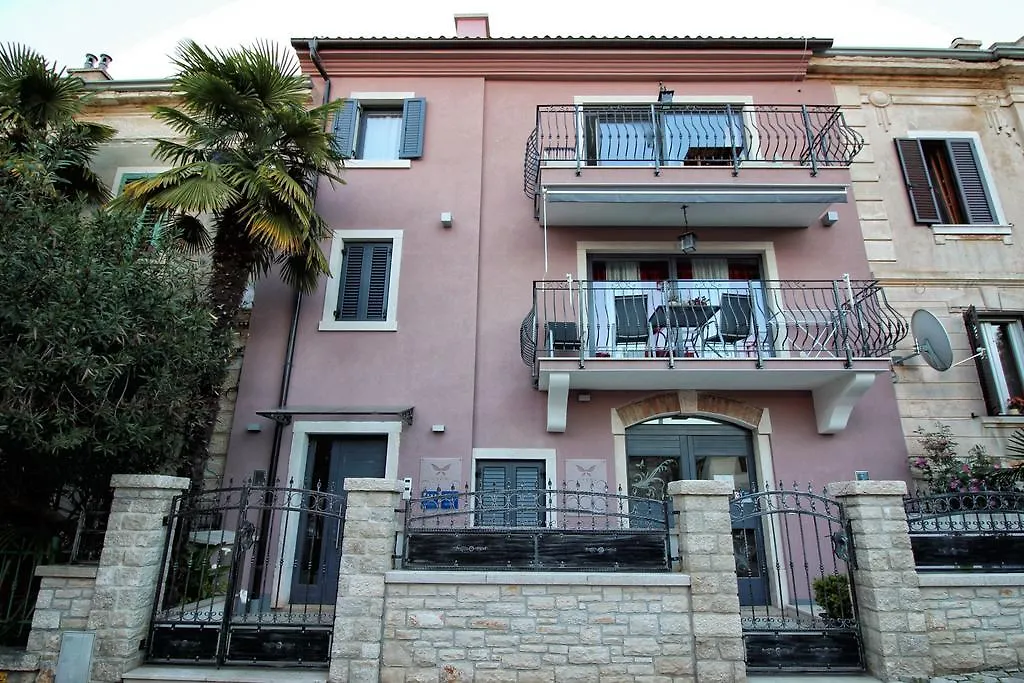 Kseni Accommodation Rovinj 3*,