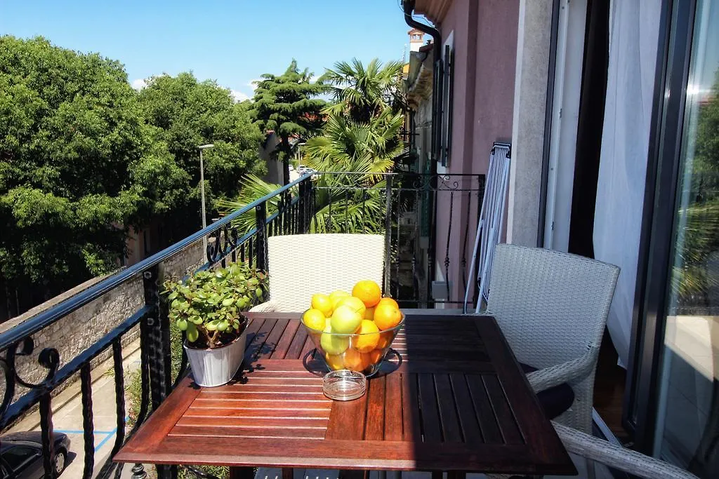 Kseni Accommodation Rovinj 3*,